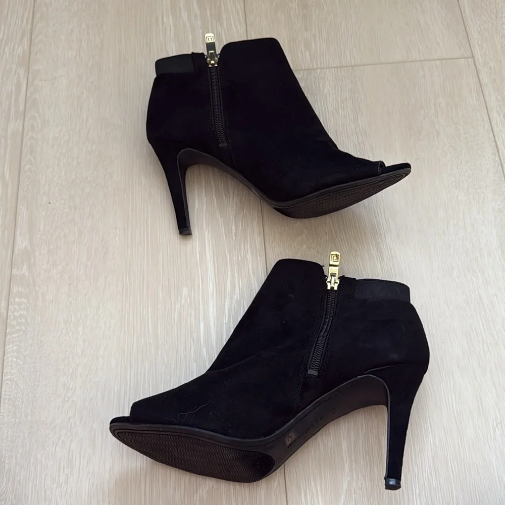 3/$10 Liz Claiborne Black Peep-Toe Ankle Boots with High Heel - Picture 6 of 8